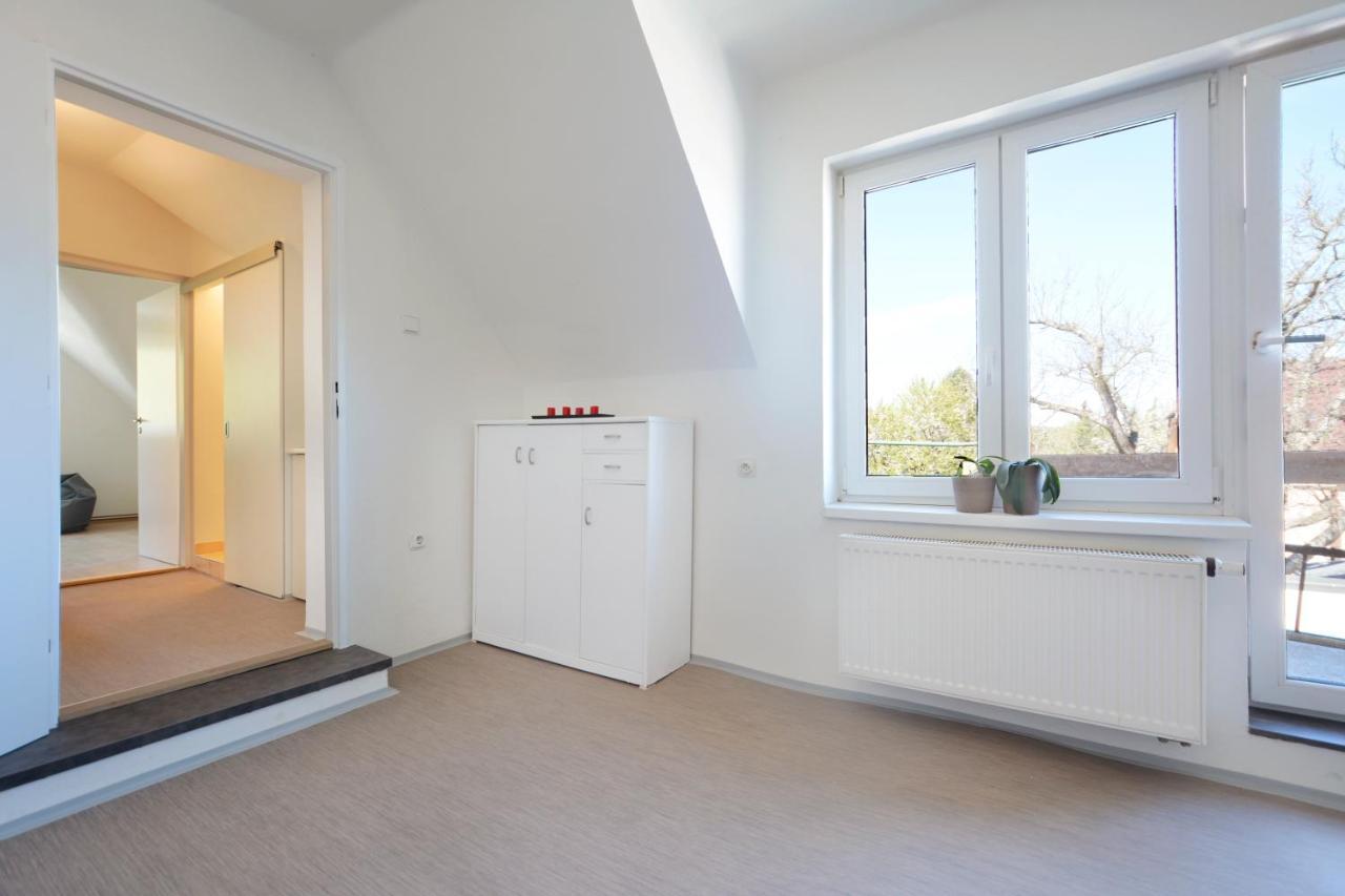 Apartmany Jevany Luaran gambar