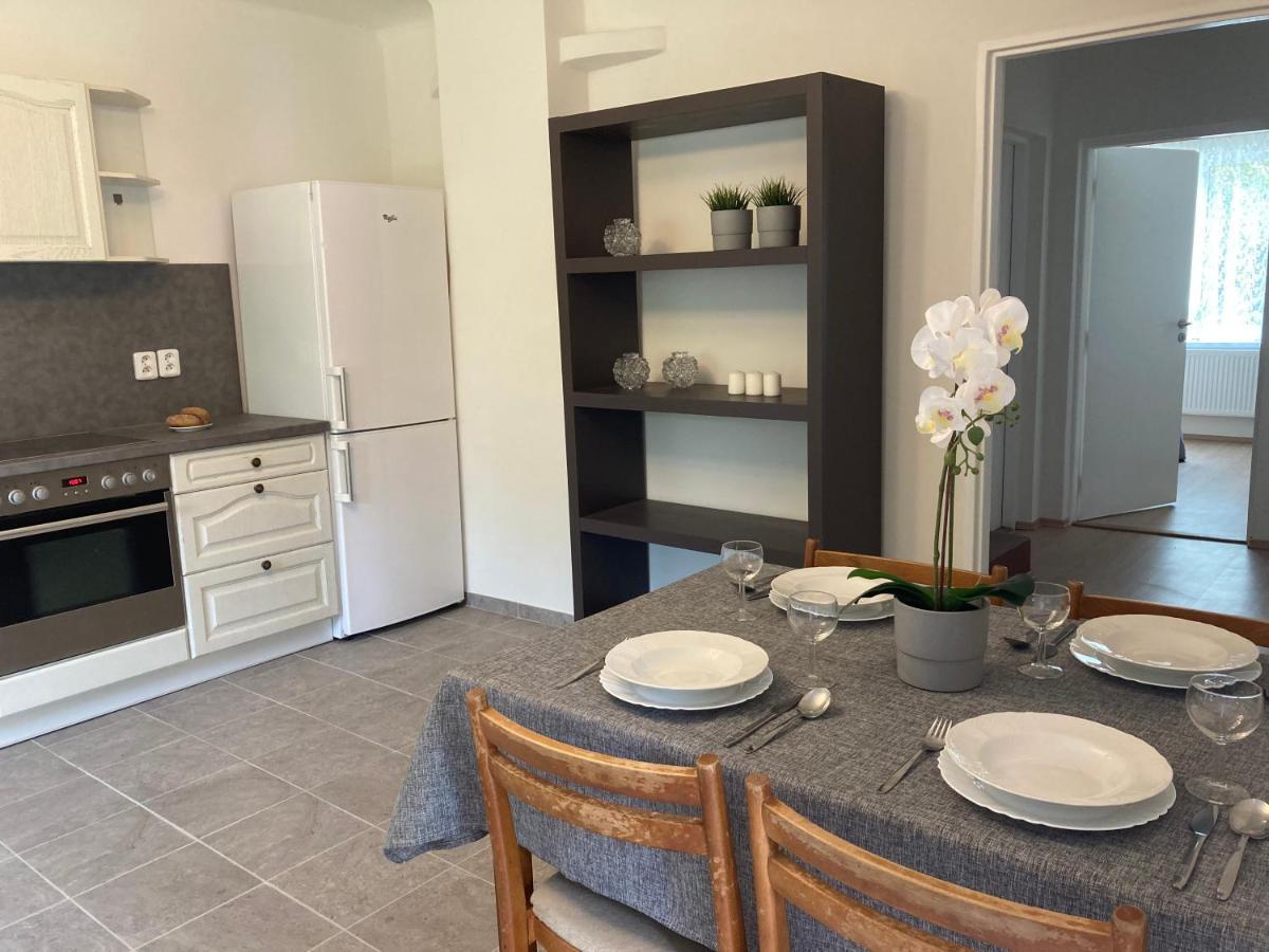 Apartmany Jevany Luaran gambar