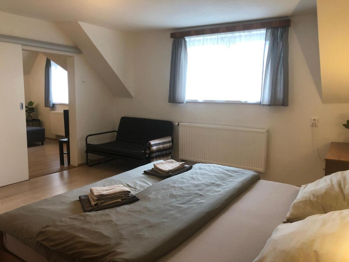 Apartmany Jevany Luaran gambar