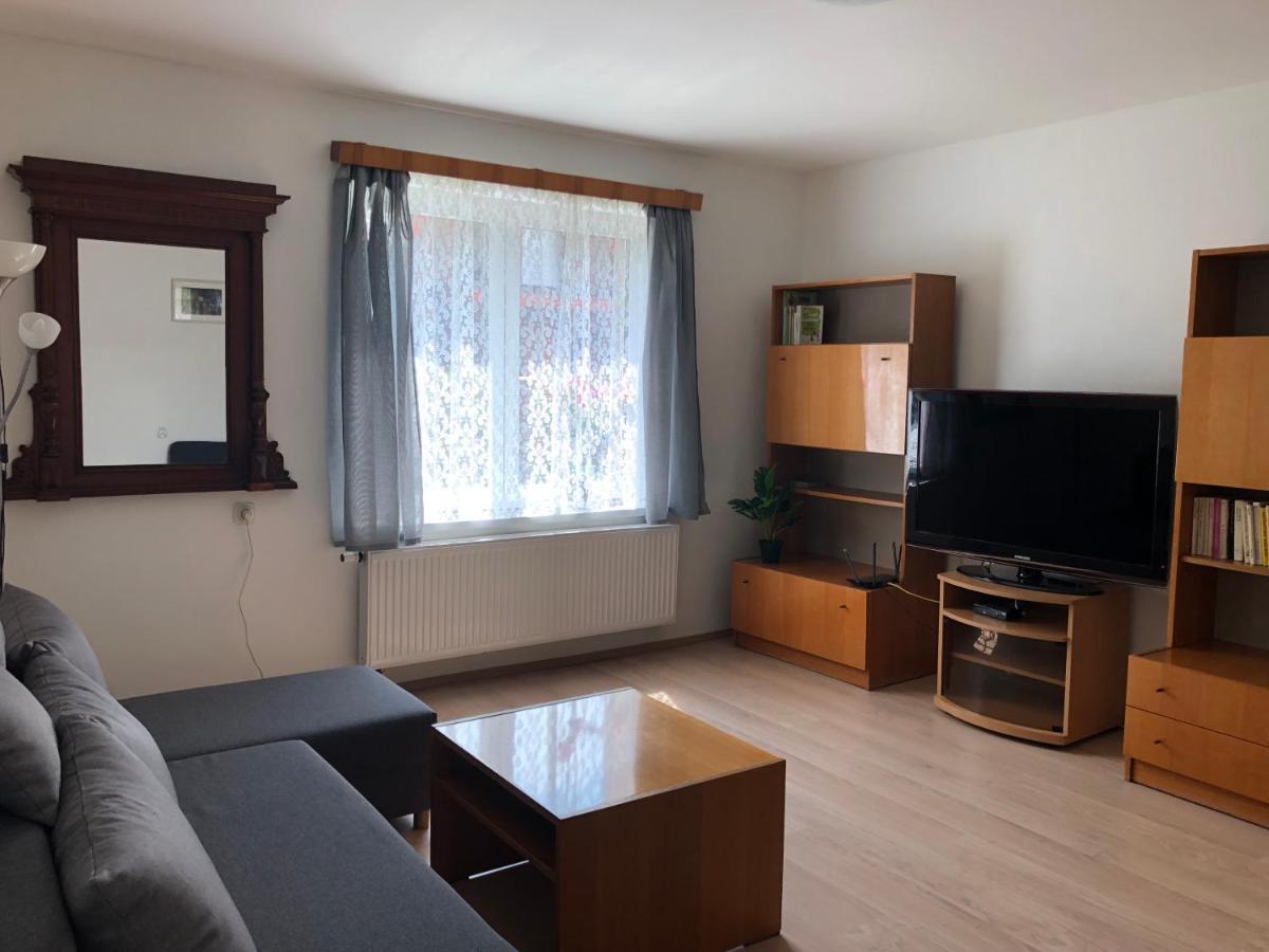 Apartmany Jevany Luaran gambar