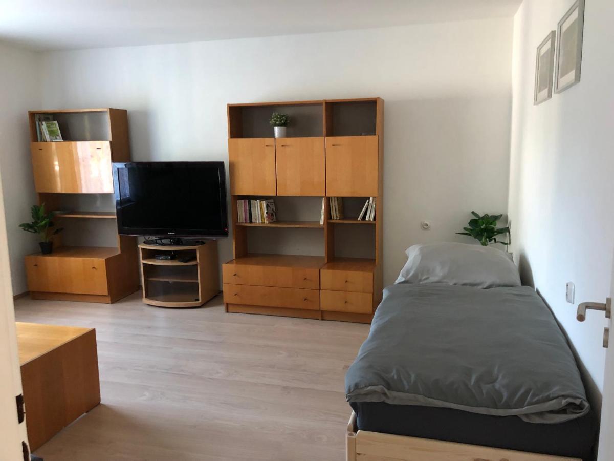 Apartmany Jevany Luaran gambar