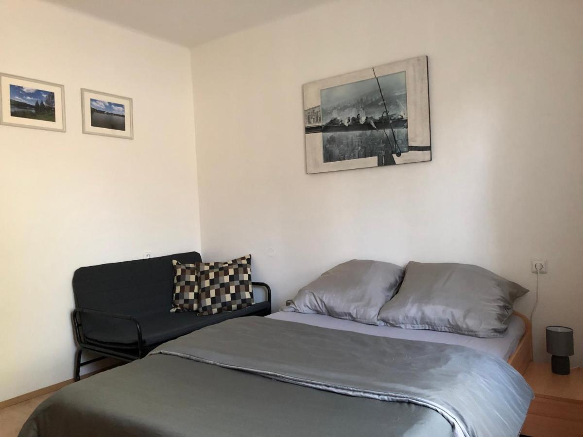 Apartmany Jevany Luaran gambar