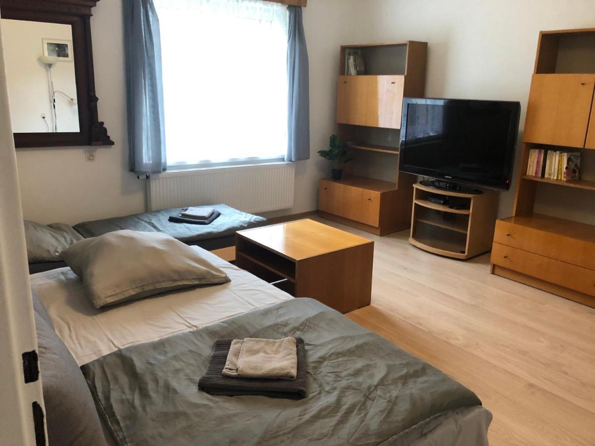 Apartmany Jevany Luaran gambar